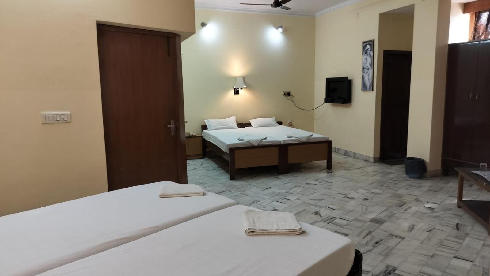 Sarnath Motel And Resort Варанаси Экстерьер фото