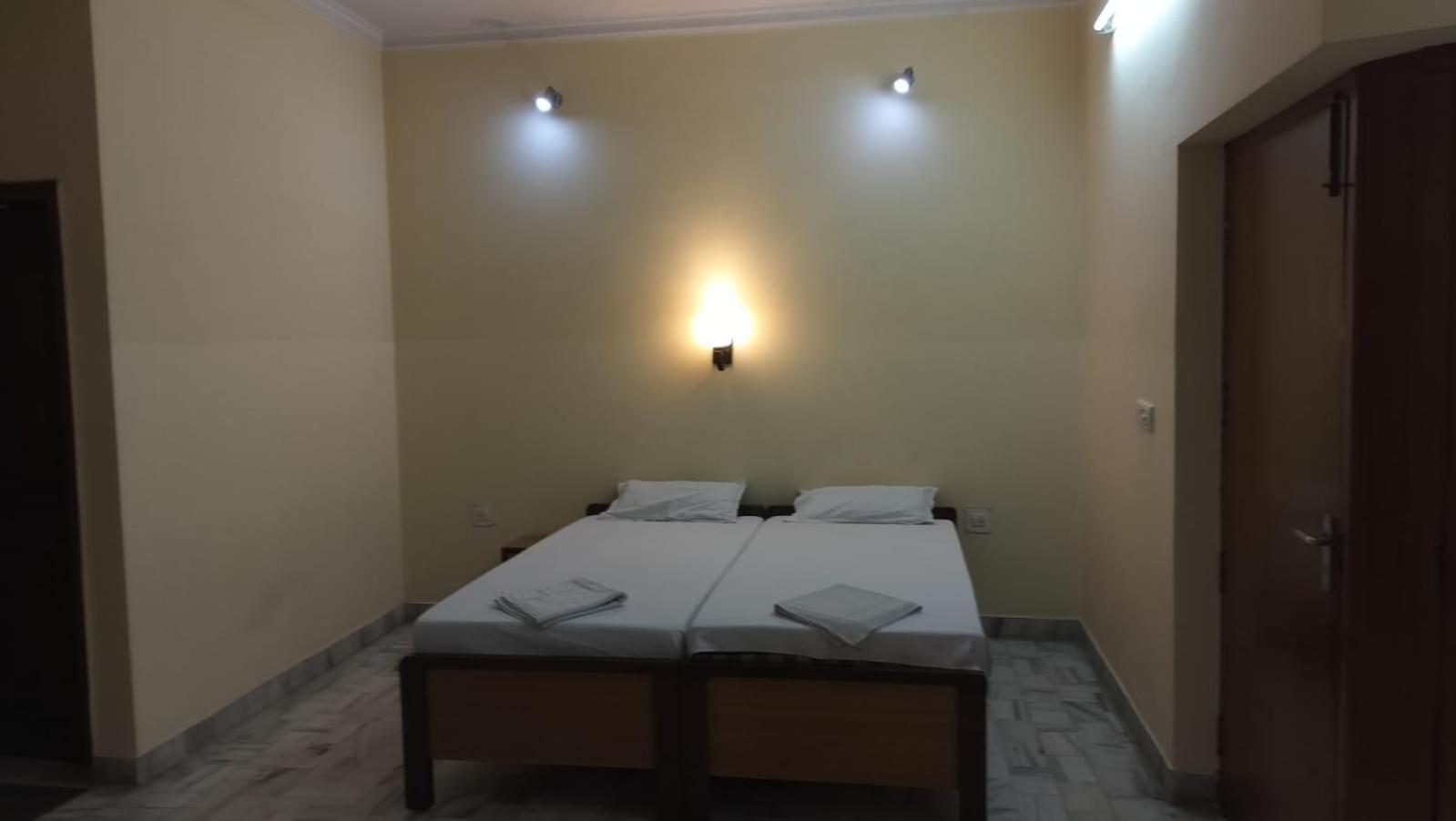 Sarnath Motel And Resort Варанаси Экстерьер фото