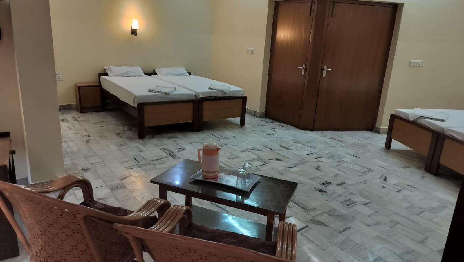 Sarnath Motel And Resort Варанаси Экстерьер фото